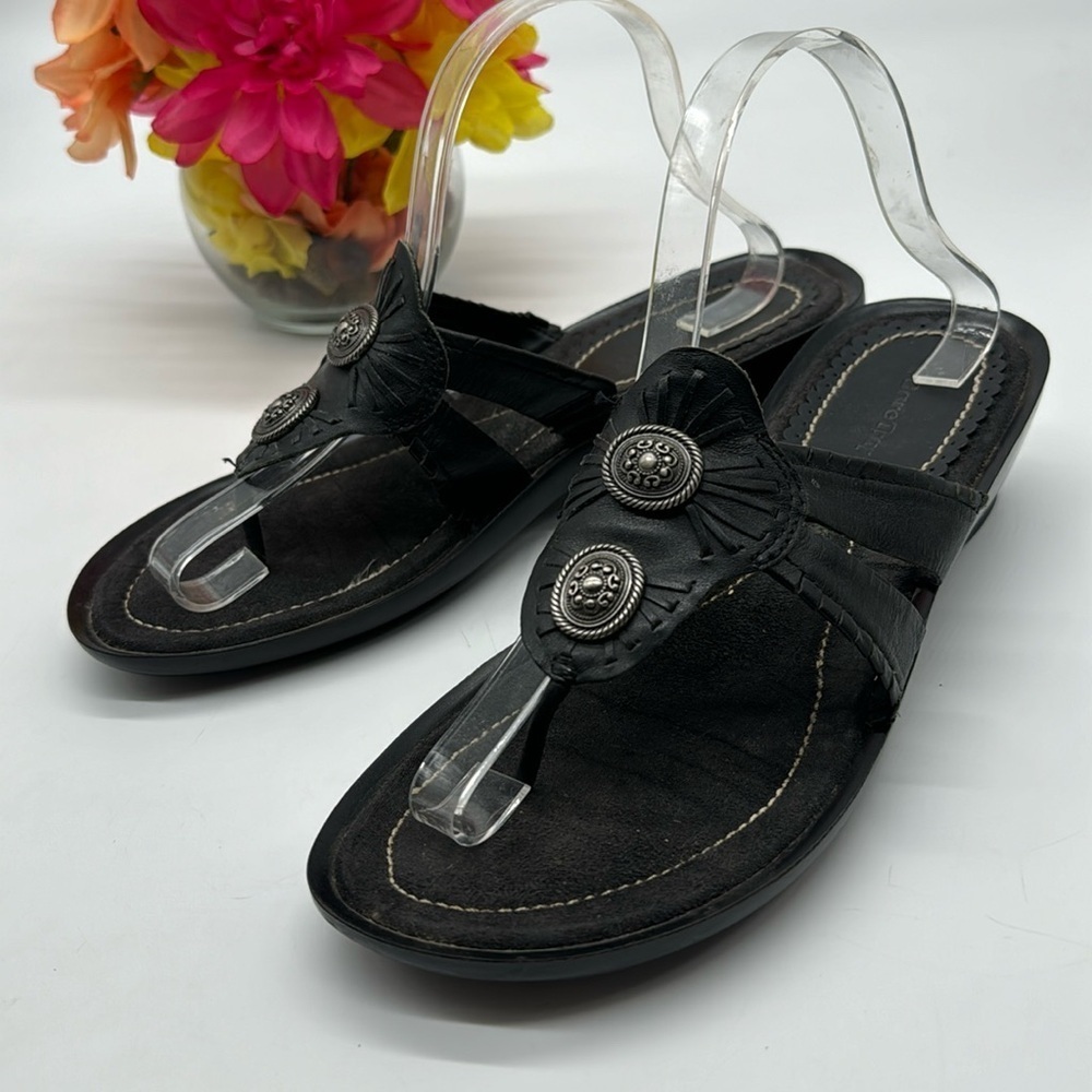 BareTraps Catrina Black leather silver thong sandal size 10 BSN6815D